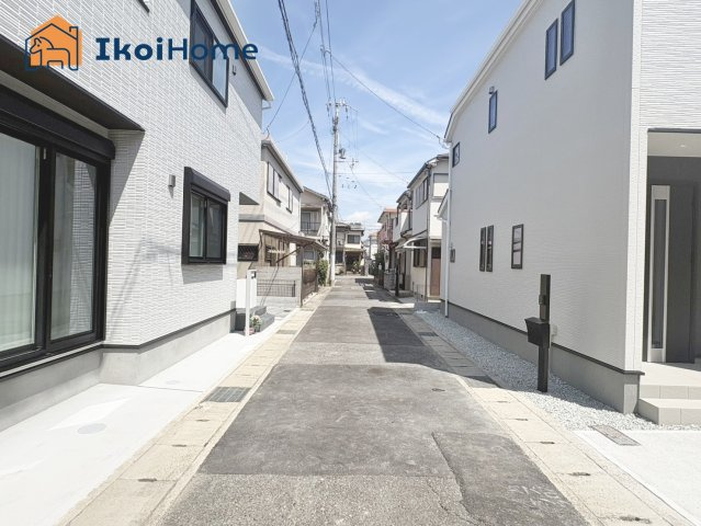 明石市朝霧町1丁目　4期　新築戸建の前面道路含む現地写真|【ホームページに現地動画掲載中】●年中無休：当日予約可●前面道路は幅員約3.9ｍ、交通量少なく安心！