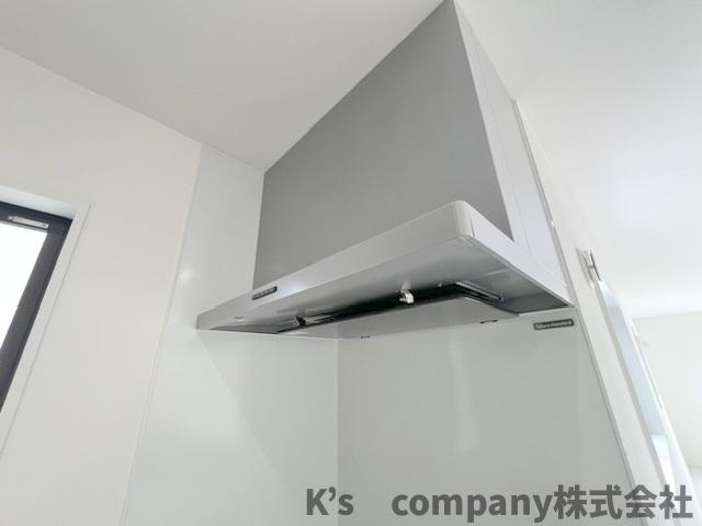 ◎茅ヶ崎市浜之郷　新築戸建のキッチン|お手入れのしやすいスリムタイプのレンジフード◇