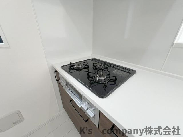 ◎茅ヶ崎市浜之郷　新築戸建のキッチン|三口ガスコンロでお料理の幅が広がります☆