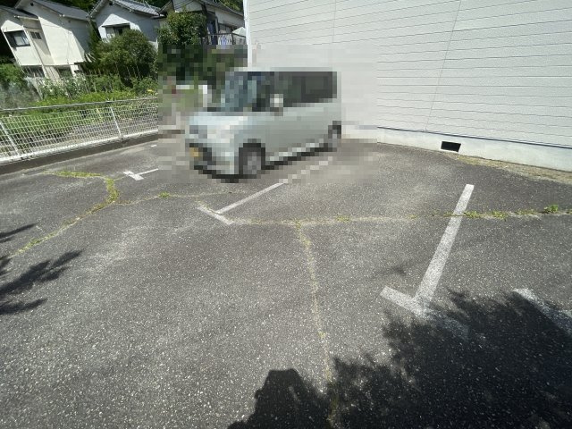 ウインディア・キドの駐車場
