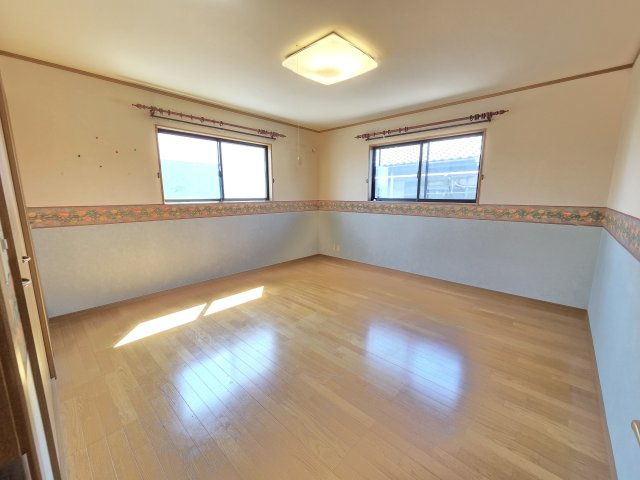 桐生市境野町四丁目　中古住宅の洋室