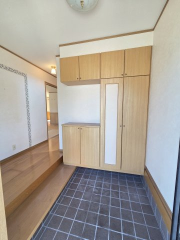 桐生市境野町四丁目　中古住宅の玄関