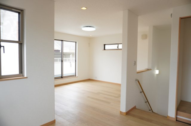 越谷市大字船渡 中古戸建の居間・リビング|2階