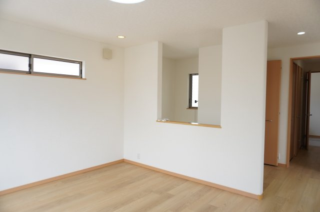 越谷市大字船渡 中古戸建の居間・リビング