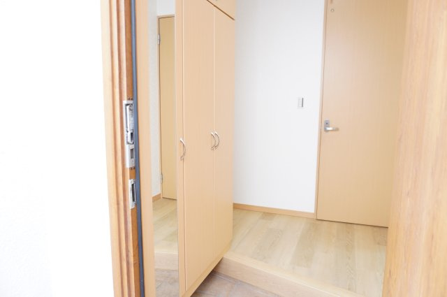 越谷市大字船渡 中古戸建の玄関