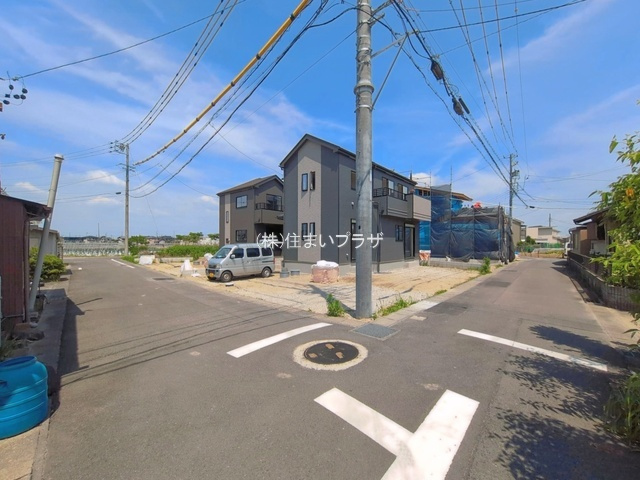 仲介手数料無料）一宮市萩原町高松１４番A号棟の前面道路含む現地写真