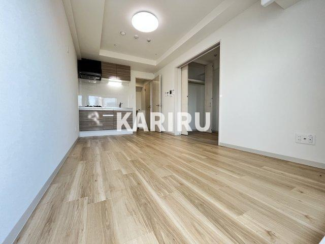 クローバー・レジデンス玉造の居間・リビング|同マンション別部屋の写真です