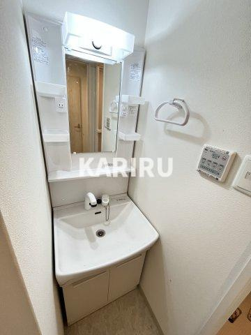クローバー・レジデンス玉造の洗面所|同マンション別部屋の写真です