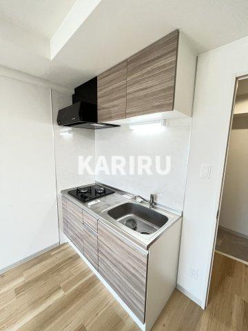 クローバー・レジデンス玉造のキッチン|同マンション別部屋の写真です