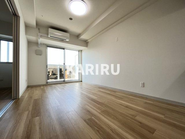 クローバー・レジデンス玉造の居間・リビング|同マンション別部屋の写真です
