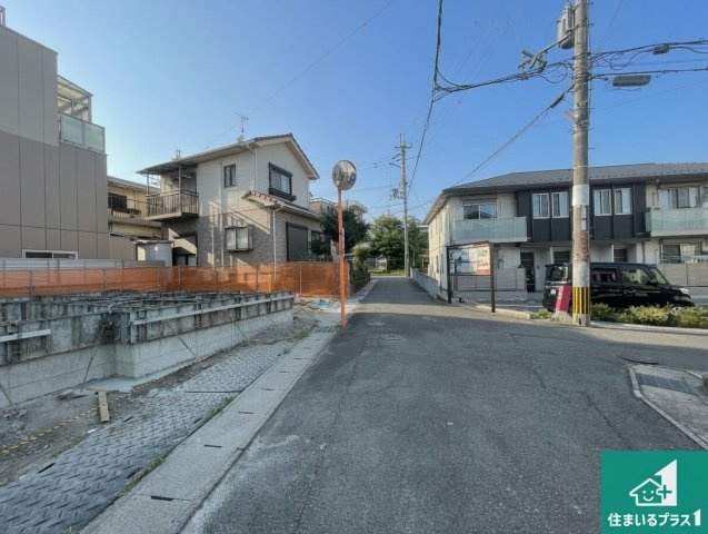 ★大津市坂本　新築一戸建ての前面道路含む現地写真|周辺は落ち着いた街並みの住宅地！子育てがしやすい住環境です！まだ未完成ですが、現地でしかわからない事もございます。是非一度ご覧ください。