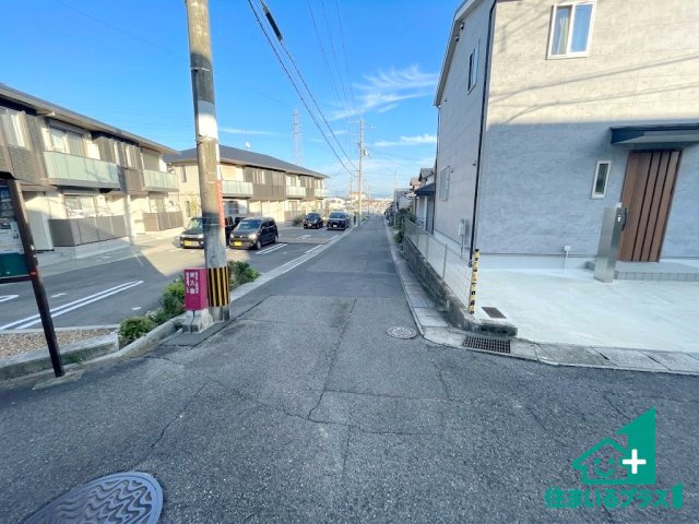 ★3(土)4(日)現地見学可能！★大津市坂本　新築一戸建ての前面道路含む現地写真|周辺は落ち着いた街並みの住宅地！子育てがしやすい住環境です！まだ未完成ですが、現地でしかわからない事もございます。是非一度ご覧ください。