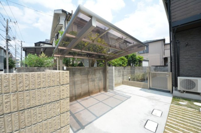武蔵野市関前２丁目のアパートのエントランス