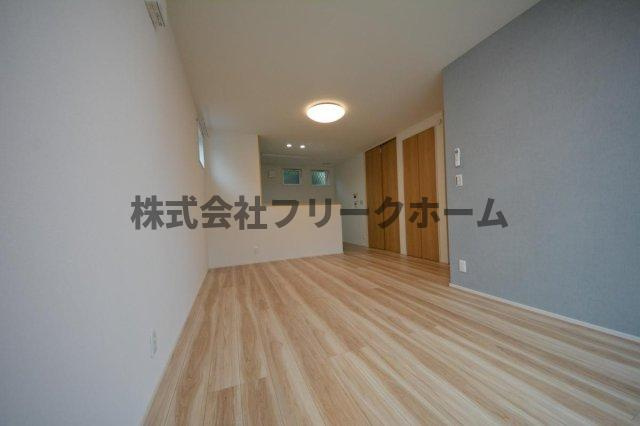 武蔵野市関前２丁目のアパートの居間・リビング