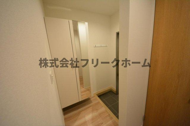 武蔵野市関前２丁目のアパートの玄関