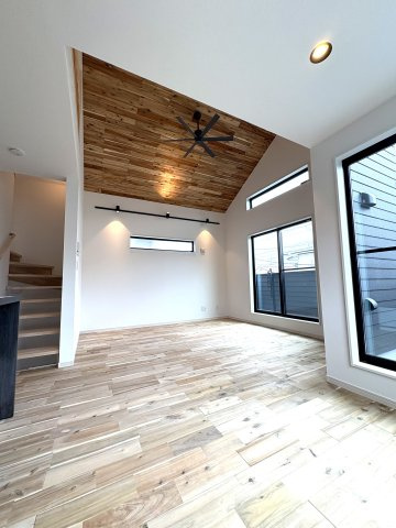 NATURAL SHONAN LIFE｜木のぬくもりと暮らす、辻堂の家。の居間・リビング