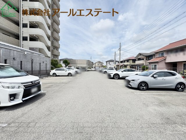 ライフ・デュオ小松　　山陽電鉄網干線「広畑駅」徒歩9分の駐車場