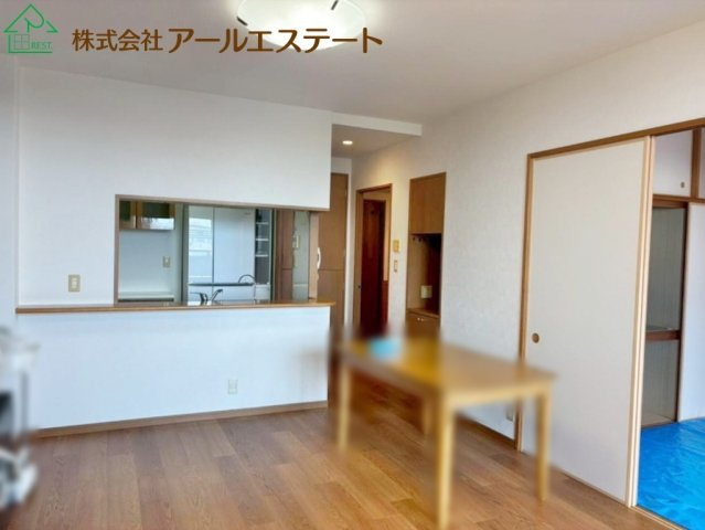 ライフ・デュオ小松　　山陽電鉄網干線「広畑駅」徒歩9分の居間・リビング