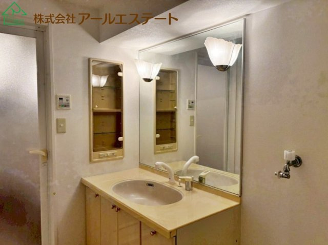 ライフ・デュオ小松　　山陽電鉄網干線「広畑駅」徒歩9分の独立洗面台