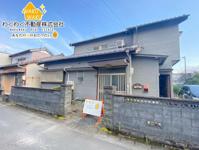 中古戸建の前面道路含む現地写真