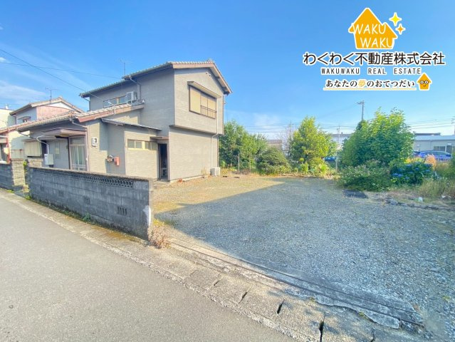 中古戸建の前面道路含む現地写真