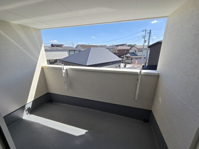 新築　桐生市相生町2丁目01期　2号棟　LIGNAGEのバルコニー|現地写真　インナーバルコニーなので急な雨でも安心です！