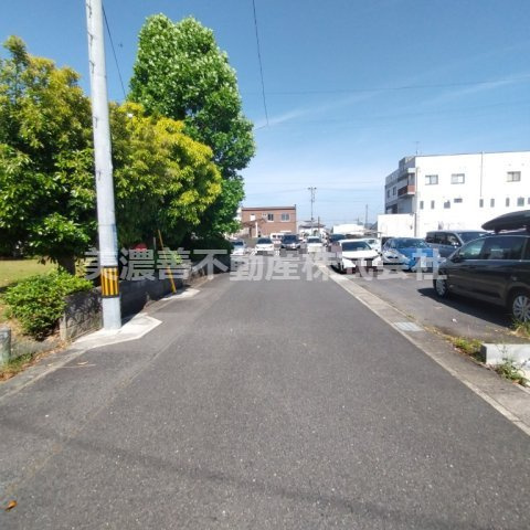６７０２４　岐阜市福光西３丁目土地の前面道路含む現地写真