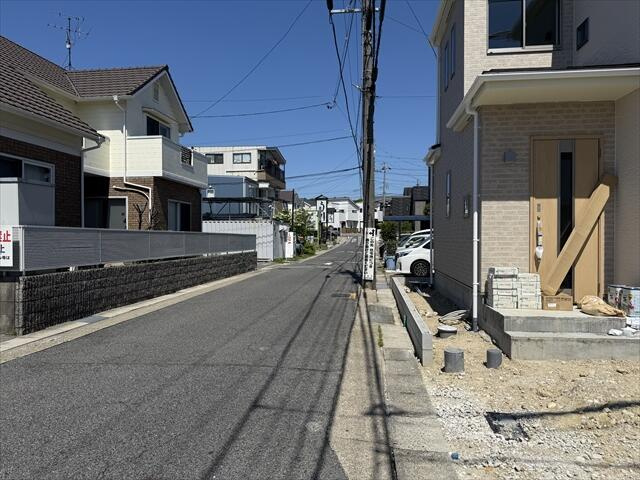 名古屋市緑区東神の倉２丁目の新築一戸建の前面道路含む現地写真