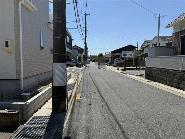 名古屋市緑区東神の倉２丁目の新築一戸建の前面道路含む現地写真
