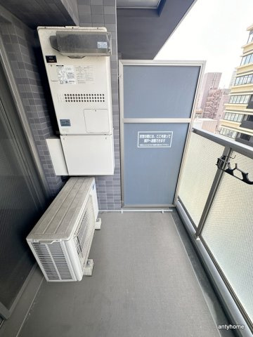 プレサンス堺筋本町駅前　仲介手数料無料のバルコニー