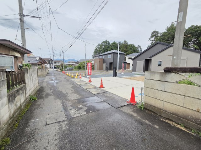 新築　桐生市相生町2丁目01期　4号棟　LIGNAGEの前面道路含む現地写真|現地写真　南西側前面道路幅員約4.0ｍ