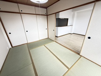 【和室】 | ベル・アーバニティ武庫之荘 | 和室6帖です♪足を伸ばして寛げる居室です！！天袋付きの押入れも有り、たくさんの収納ができます！！