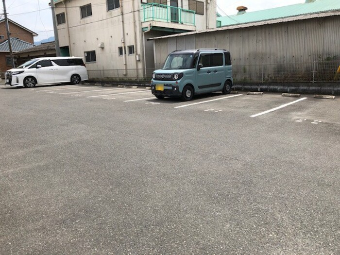 ファシリオンの駐車場