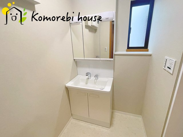 さいたま市見沼区東大宮1丁目　中古戸建の独立洗面台|独立洗面台あり、毎朝おしゃれに忙しい女性の方におすすめです