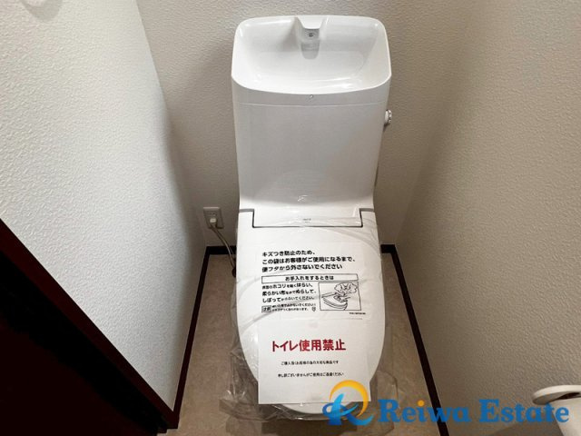 中古戸建　茅ヶ崎市香川3丁目のトイレ|いつでも快適・清潔に保てるシャワートイレ。
