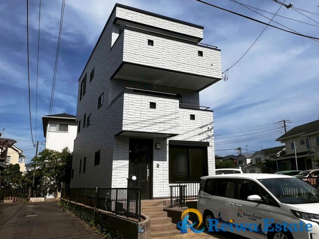 中古戸建　茅ヶ崎市香川3丁目の外観|閑静な住宅地に堂々と佇む家。