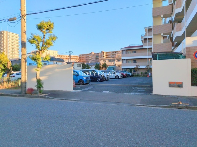 グリーンパーク谷塚Ⅱの駐車場