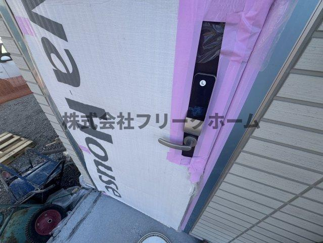 小金井市前原町２丁目のアパートの玄関