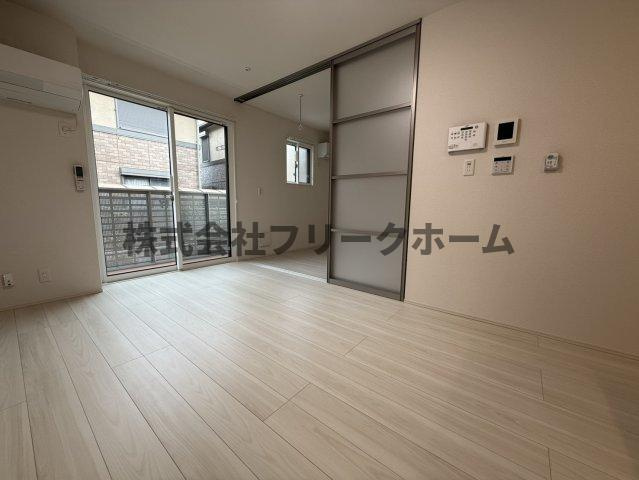 小金井市前原町２丁目のアパートの居間・リビング