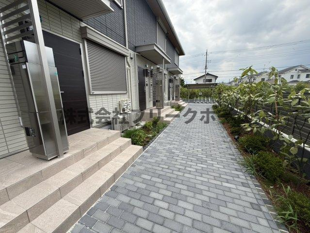 小金井市前原町２丁目のアパートのエントランス