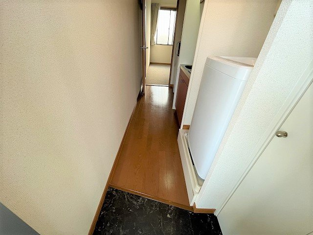 レオパレスメイクリポーズの玄関