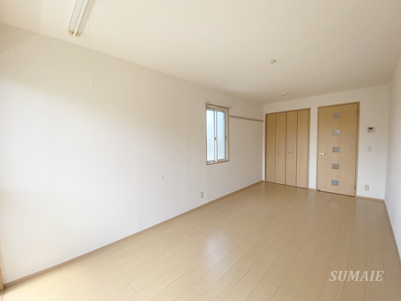 フォレスタの洋室|こちらの居間で趣味の時間をお楽しみください☆