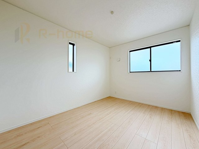 古河市大山第8　新築戸建て　1号棟の洋室|2面窓の風通しの良い洋室です♪差し込む暖かな陽当たりで、室内がくつろげる空間に早変わりです♪