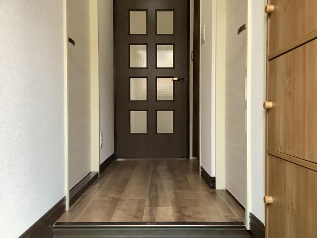 サンライズ鶴ケ谷の玄関