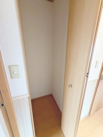 光明町シティハイツの収納