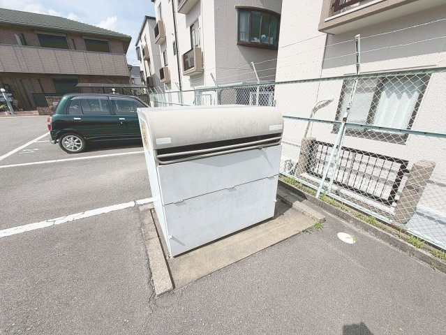 光明町シティハイツのエントランス