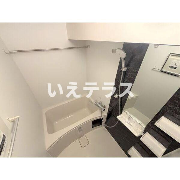 セレニテ神戸駅前アリエの浴室