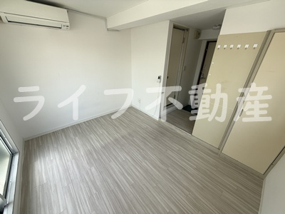 カレッジ鴻池の居間・リビング