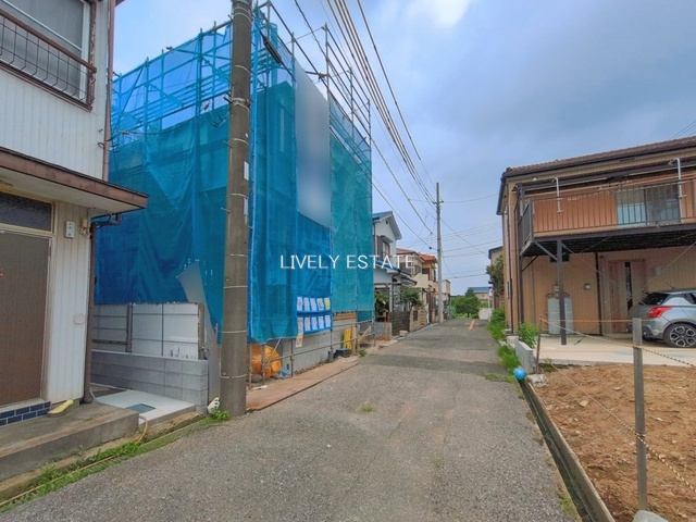 越谷市大字大道 新築分譲住宅の前面道路含む現地写真