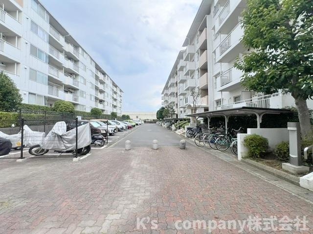 茅ヶ崎市香川1丁目　ライトタウン茅ヶ崎4号棟の駐車場|駐車スペース◇